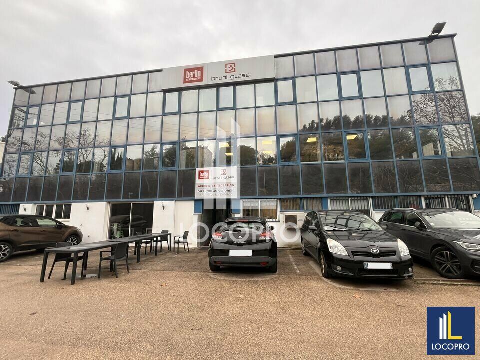 Location local d''activites 4600 m² non divisibles