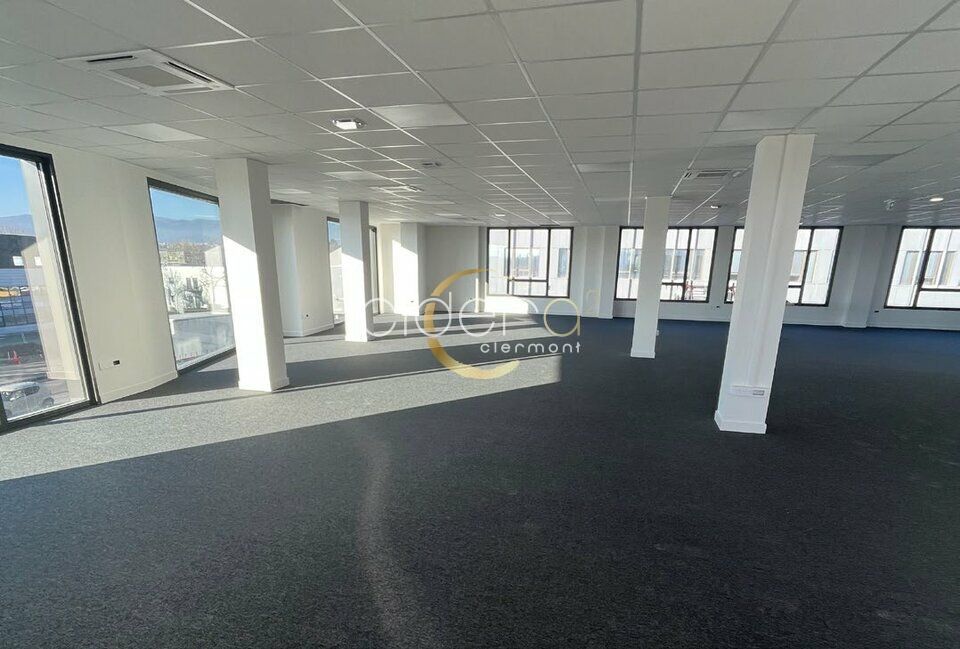 Location bureaux 325.05 m² non divisibles