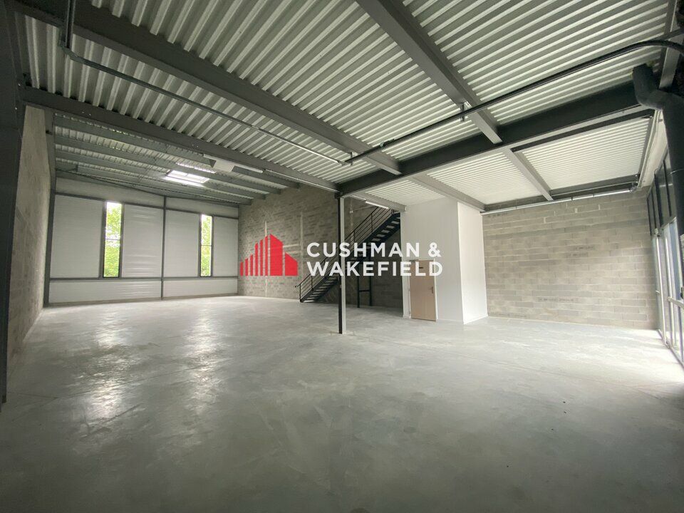 Location local d''activites 378 m² non divisibles