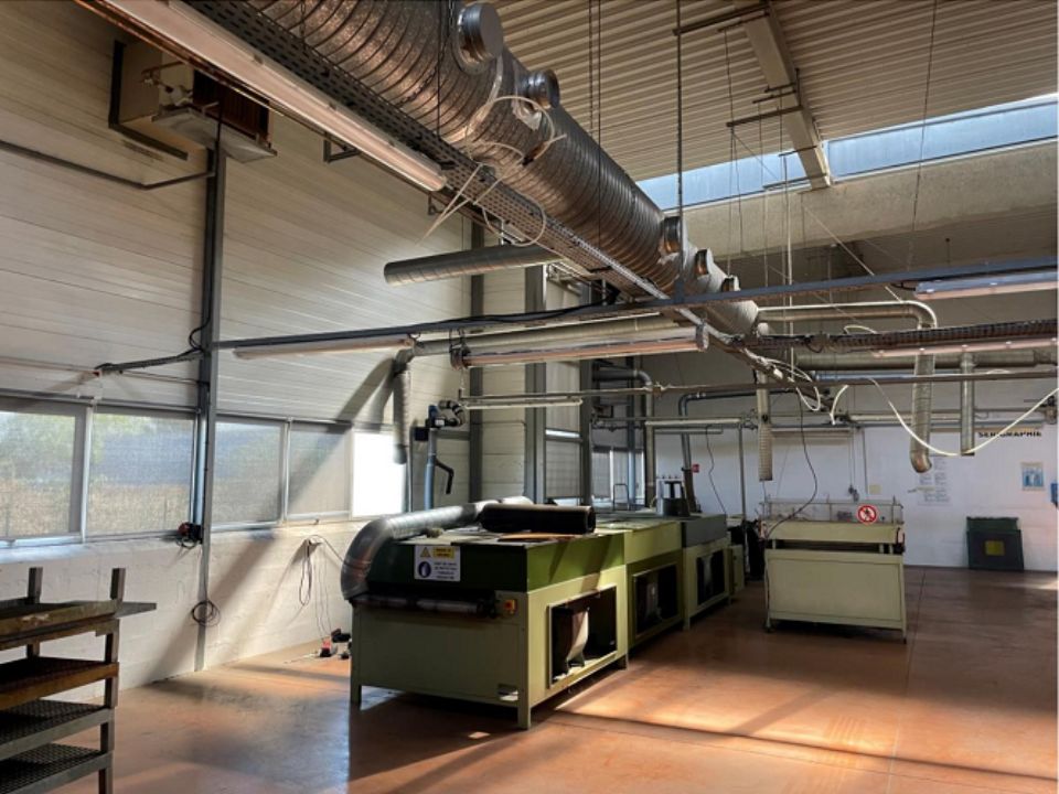 Local industriel de 2 841m² à vendre en bordure de Lyon