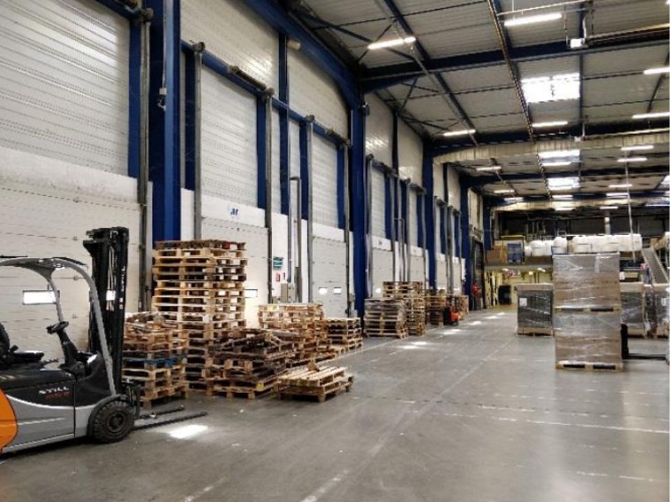 Location entrepot 10750 m² non divisibles