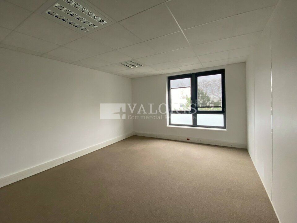 VALORIS REAL ESTATE vous propose des surfaces de bureaux à la location au sein de l'immeuble baptisé : "LE CAT", au cœur du 3ème arrondissement lyonnais.