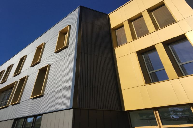 Bureaux de 2792 m² divisibles à partir de 111m² à Saint Genis Laval à la vente ou à la location