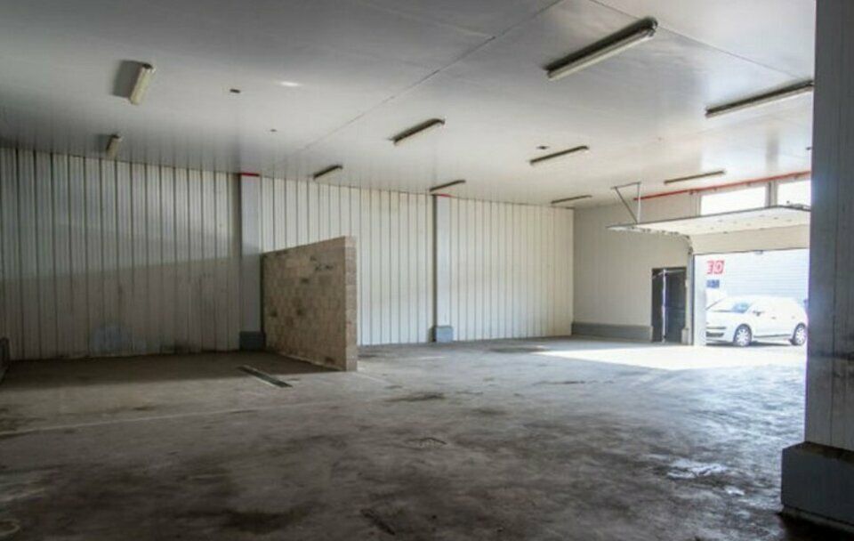 Location local d''activites 240 m² non divisibles