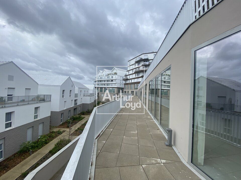 Bureaux neufs au pied de la gare