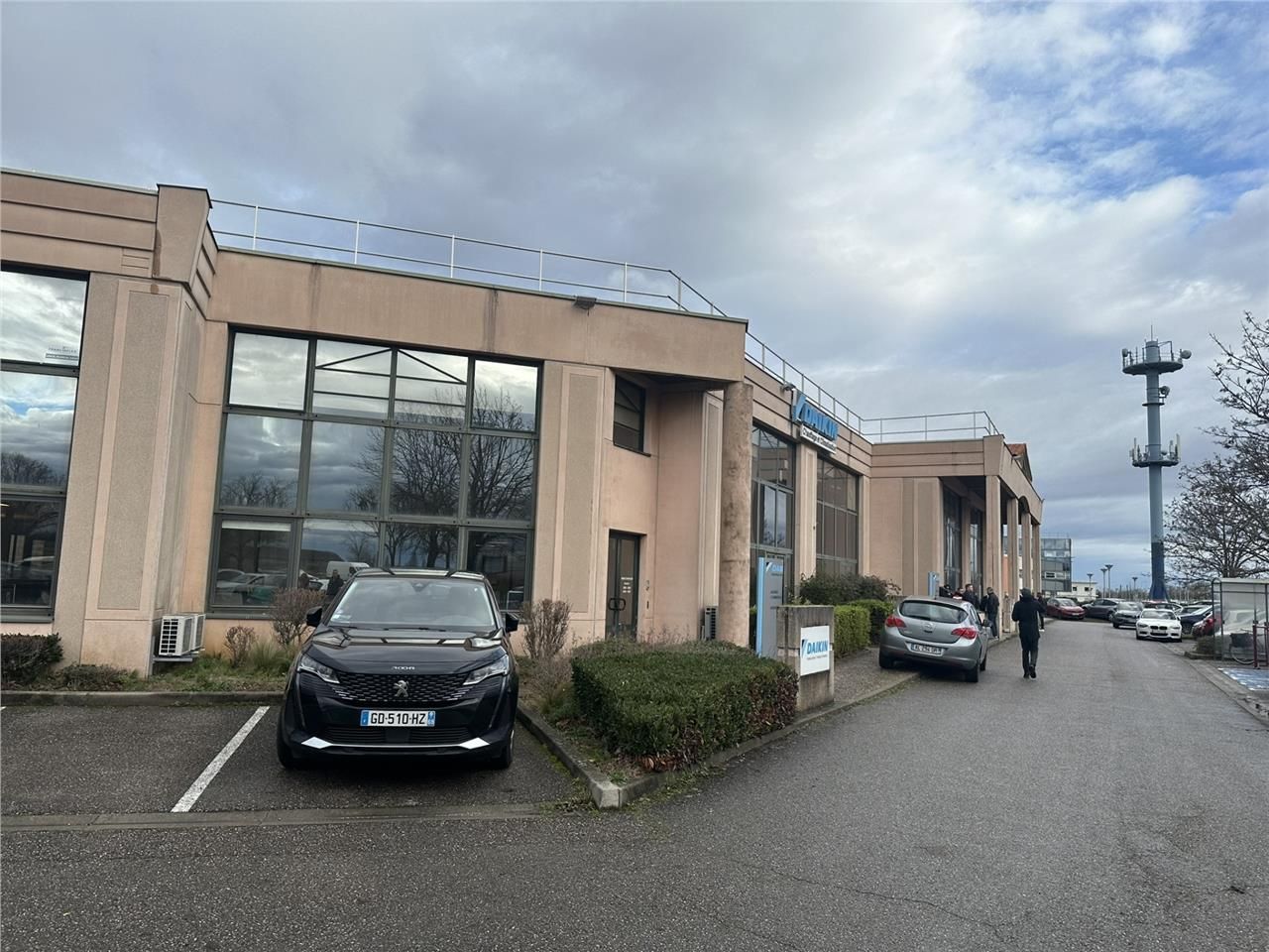 Location bureaux 2058 m² à Bron