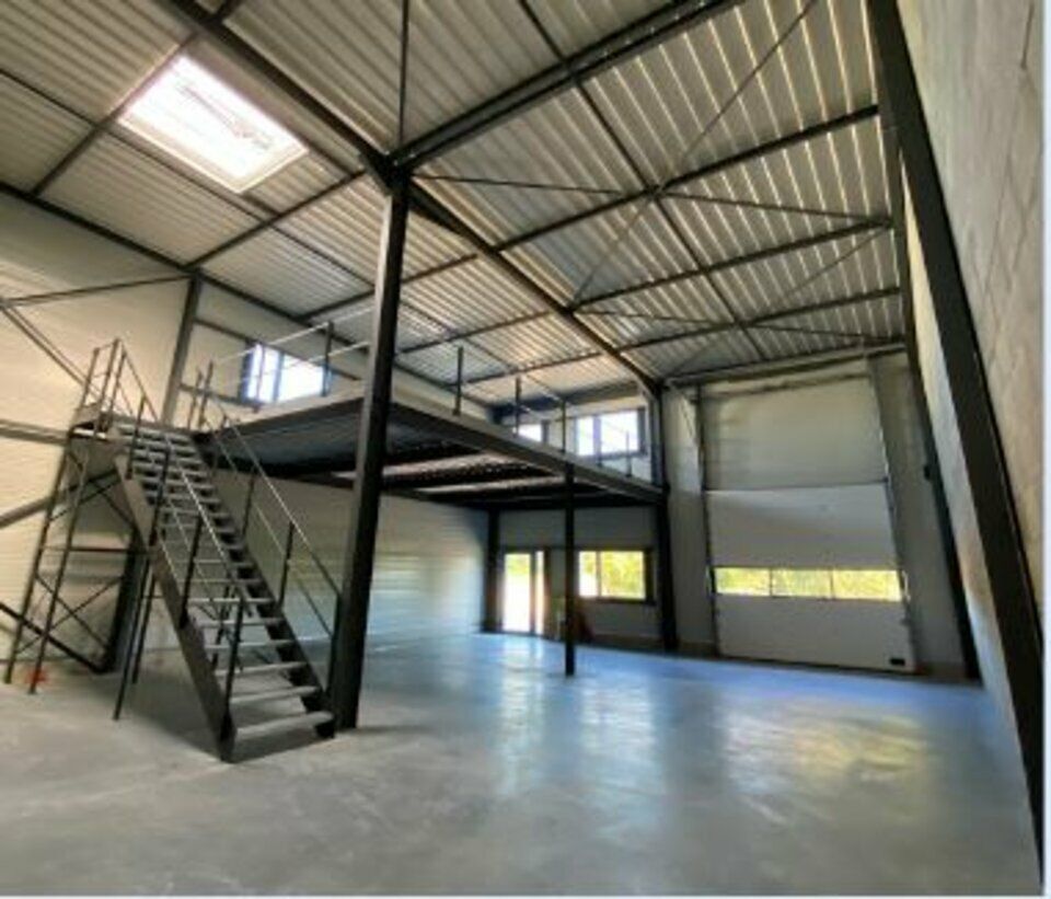 Vente local d''activites 835.4 m² divisibles à partir de 133 m²