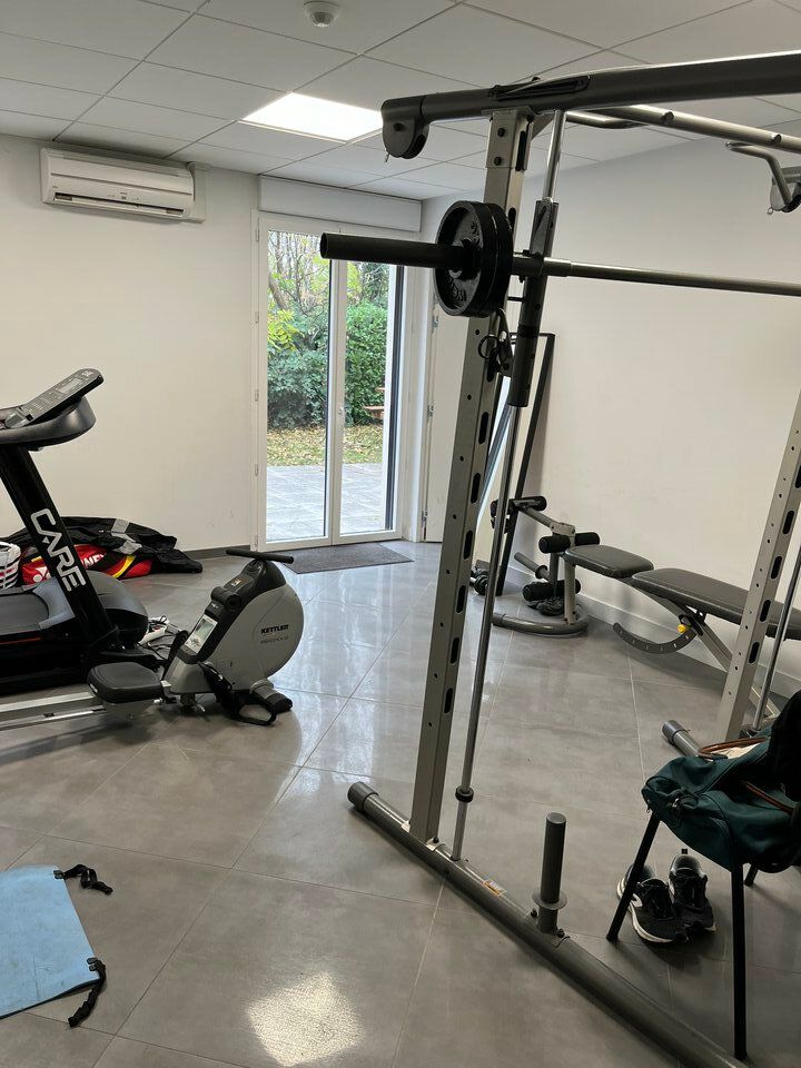 Exceptionnel VENTE 700 m²  de bureaux + 27 places de stationnement