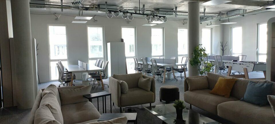 À Louer : 7 Postes de Travail – Villeurbanne Totem – Proche Périphérique & Part-Dieu