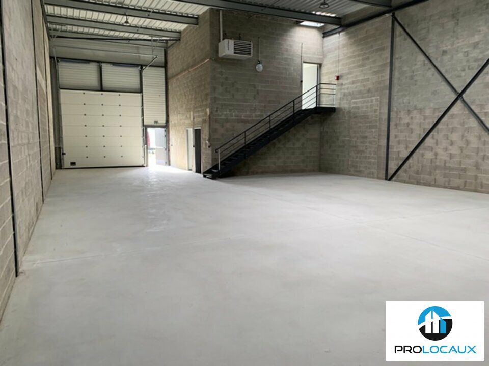 Location local d''activites 197 m² non divisibles