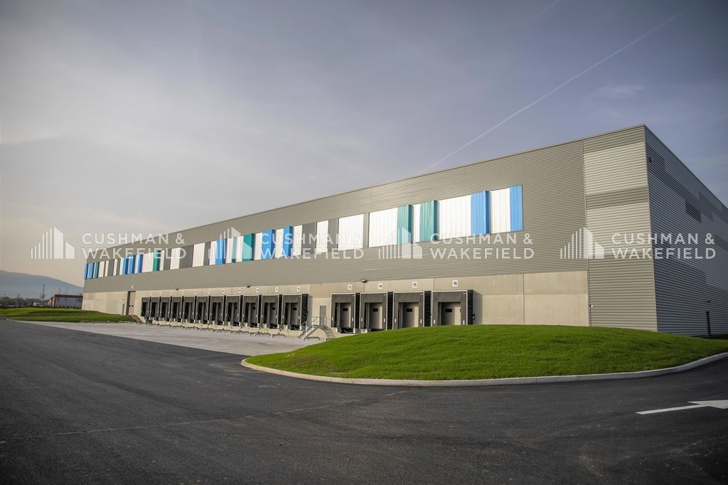 Location entrepôt 25210 m² divisibles à partir de 12367 m²