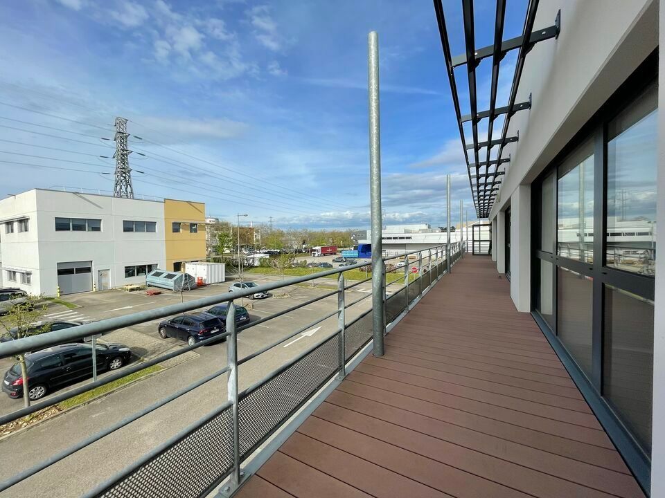 Location bureaux 8336.9 m² divisibles à partir de 95 m²
