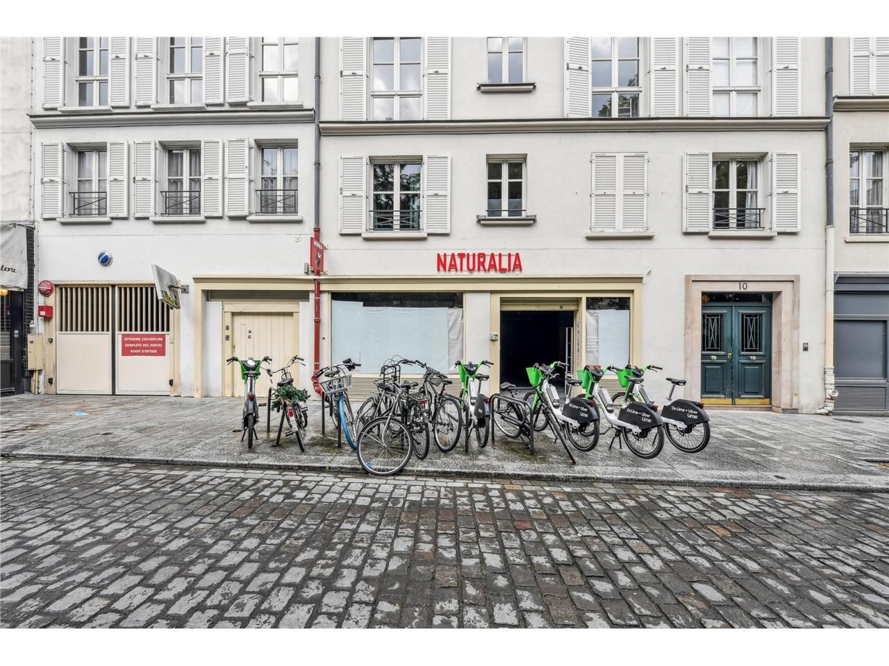 Location local commercial 351 m² à Paris