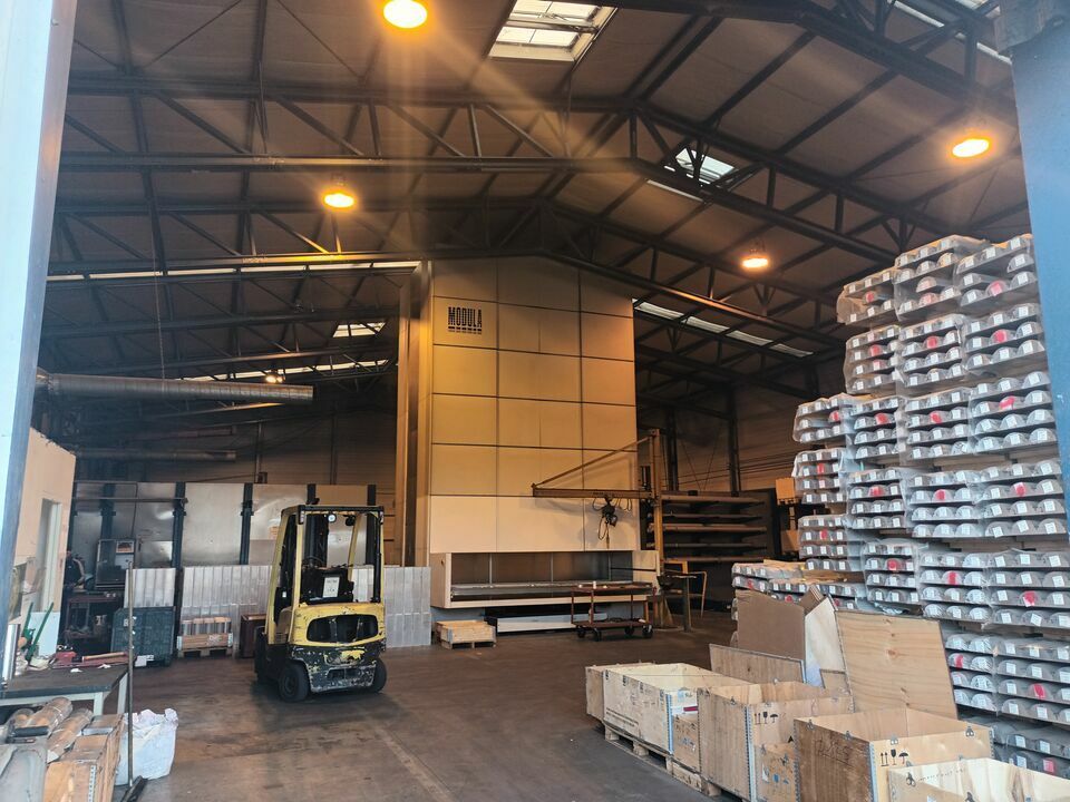 Location local d''activites 1000 m² non divisibles