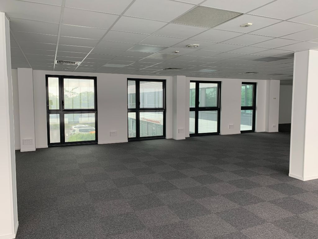 TOURS NORD L'AERONEF - D 910 ET ECHANGEUR A10 - A LOUER BUREAUX DE 235 M² - 1ER ETAGE