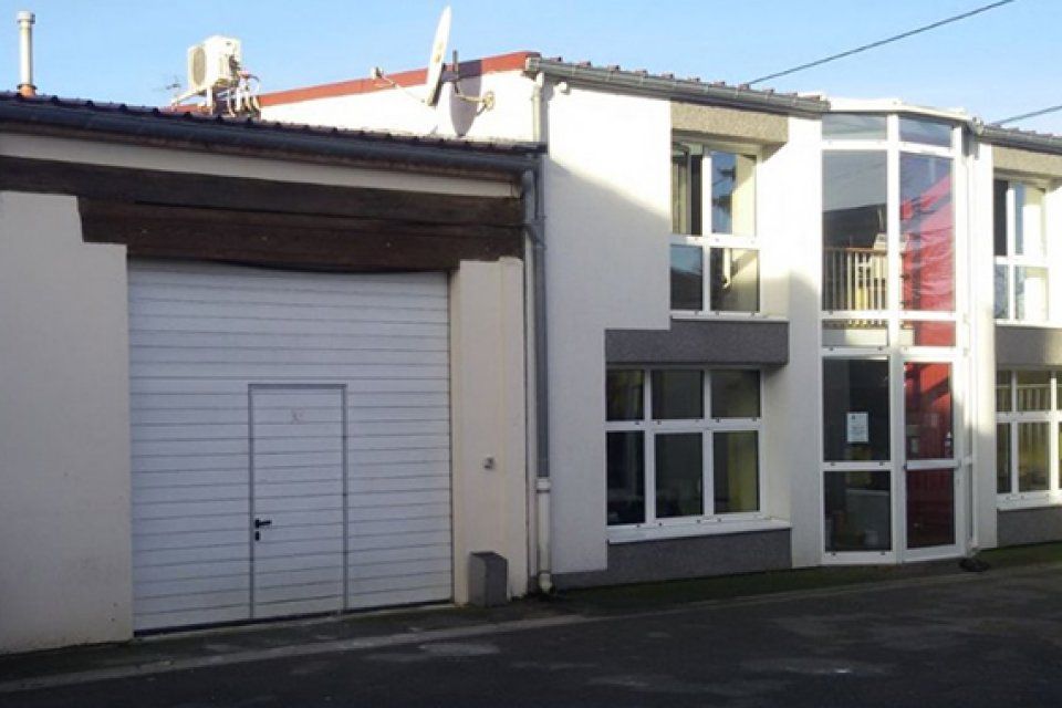 Location local d''activites 670 m² non divisibles