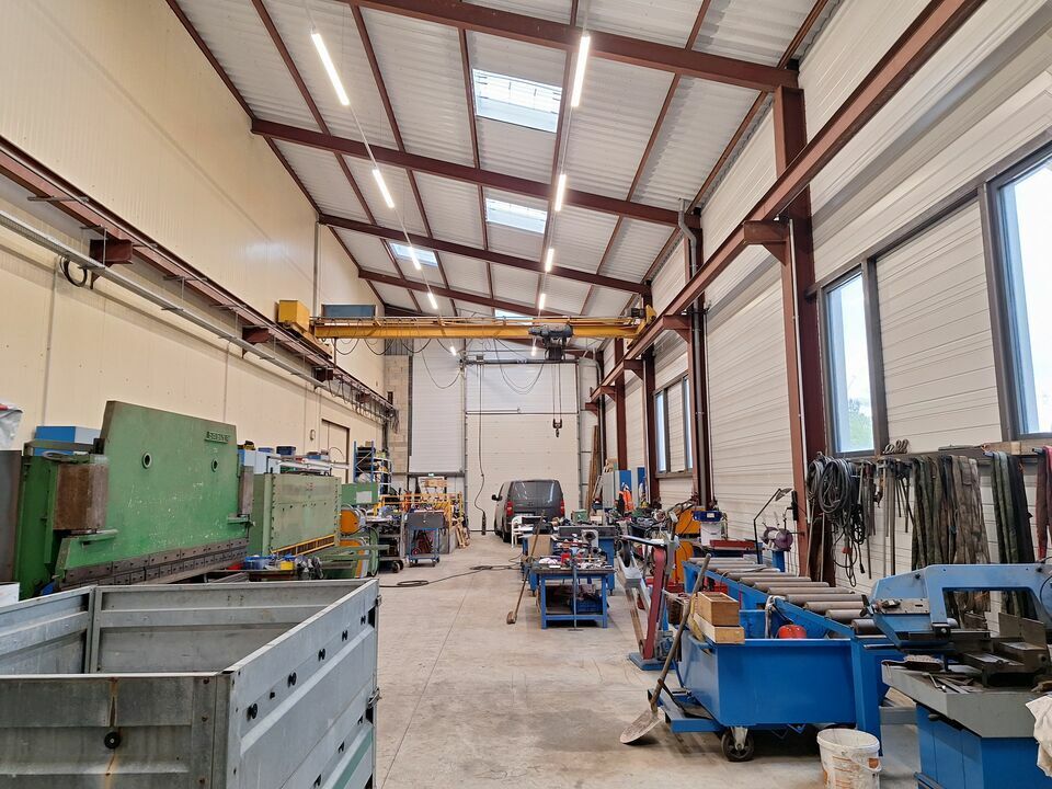 Vente local d''activites 1800 m² non divisibles