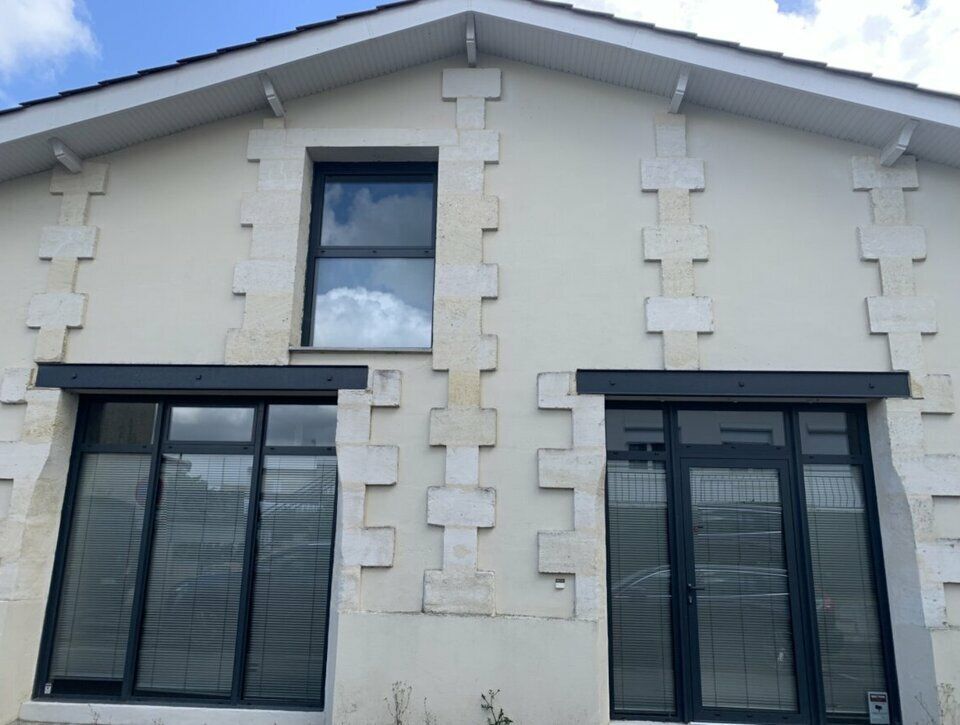 Bâtiment indépendant à vendre, bureaux dans le centre du Taillan-Médoc