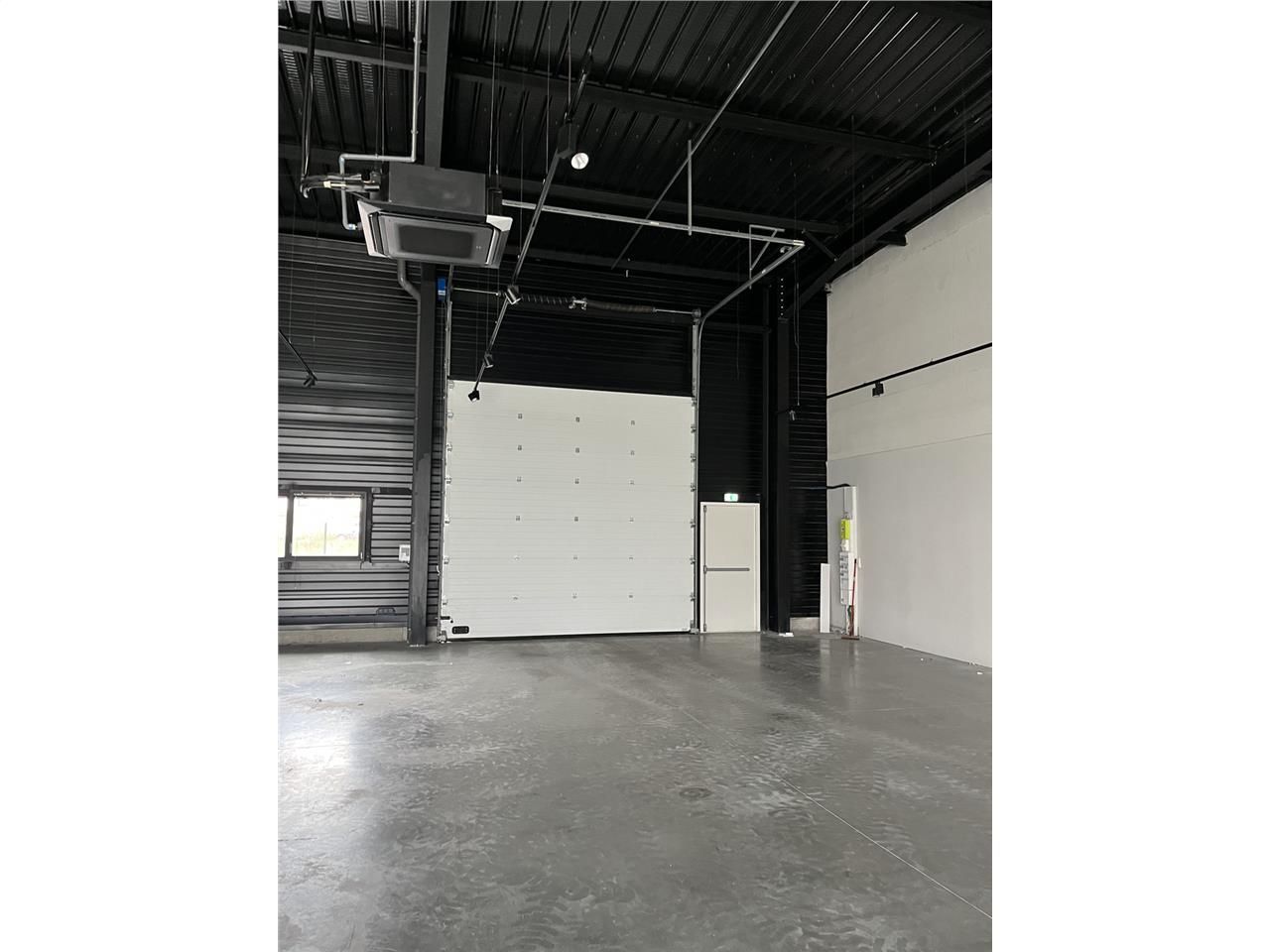 Location local 299 m² à BOURG EN BRESSE