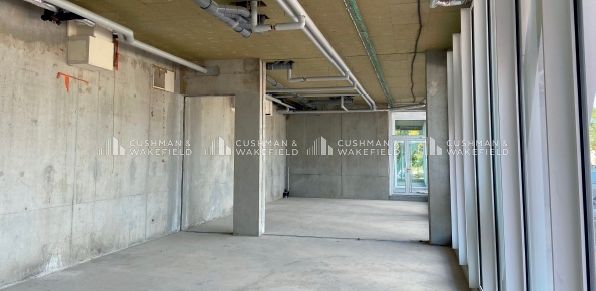 Location locaux commerciaux 275 m² non divisibles
