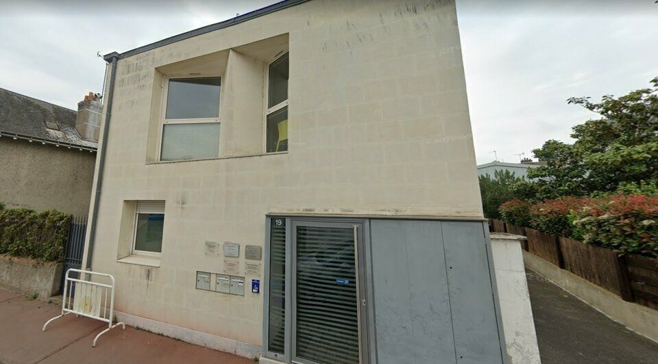 Location local professionnel 13 m² non divisibles