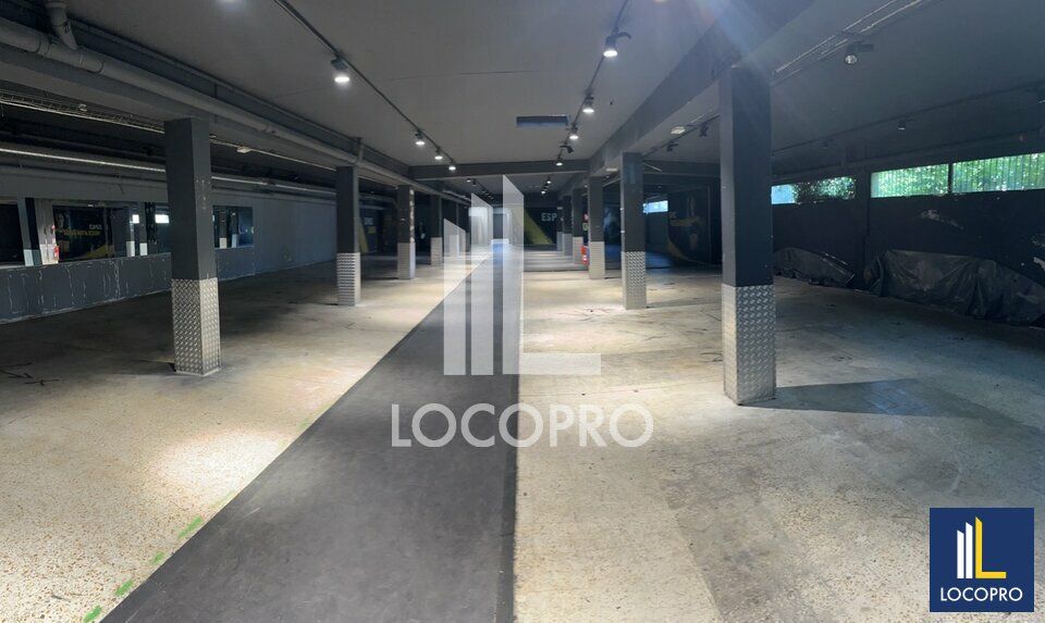 A LOUER - LOCAL COMMERCIAL - 1100M2 PLAIN PIED - NICE EST