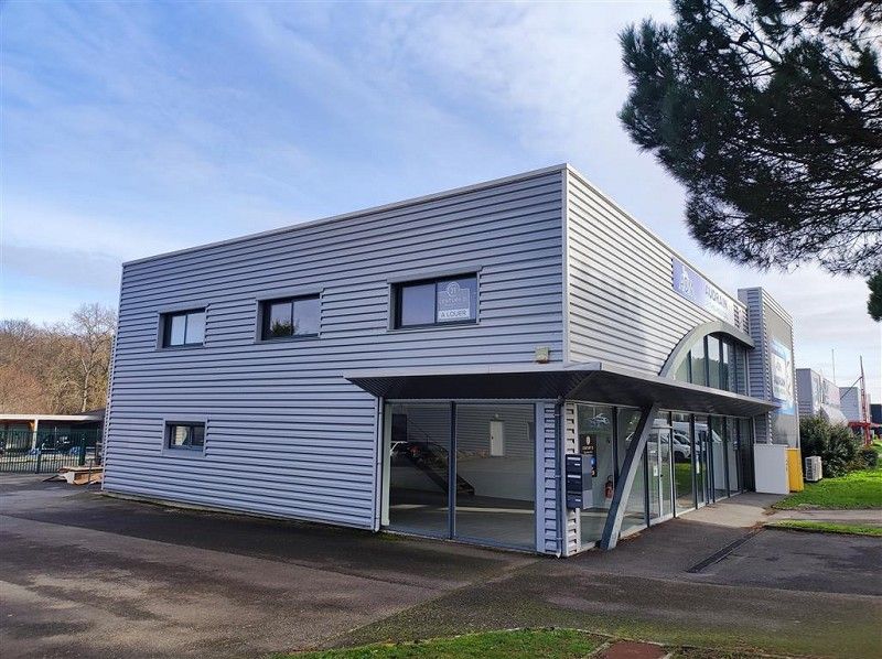 Location entrepot 165 m² à PORNICHET