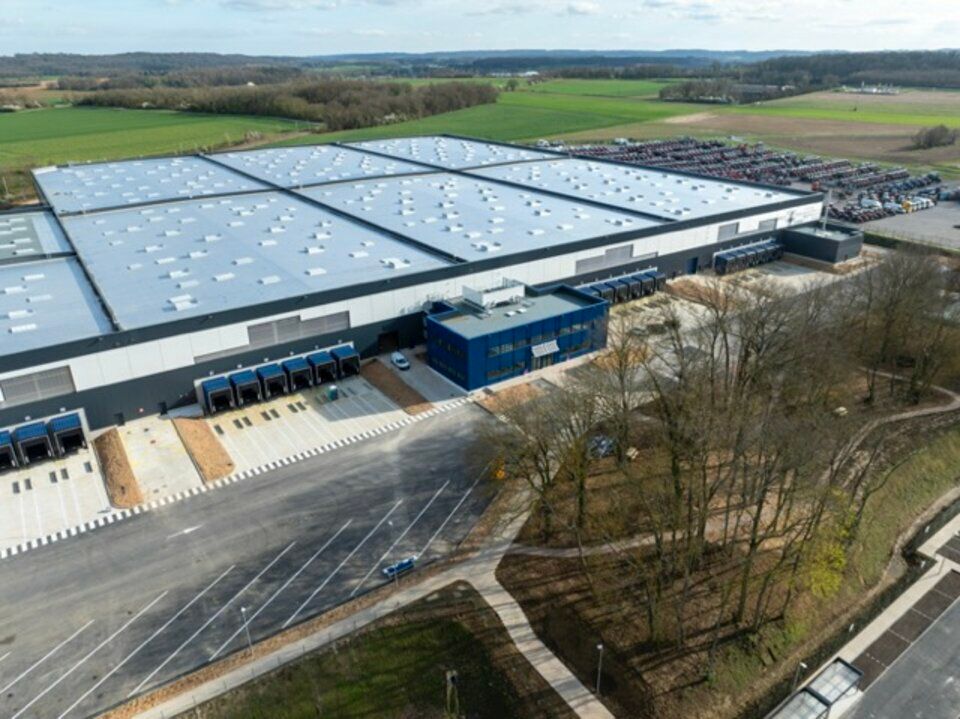 Location entrepot 44703 m² non divisibles