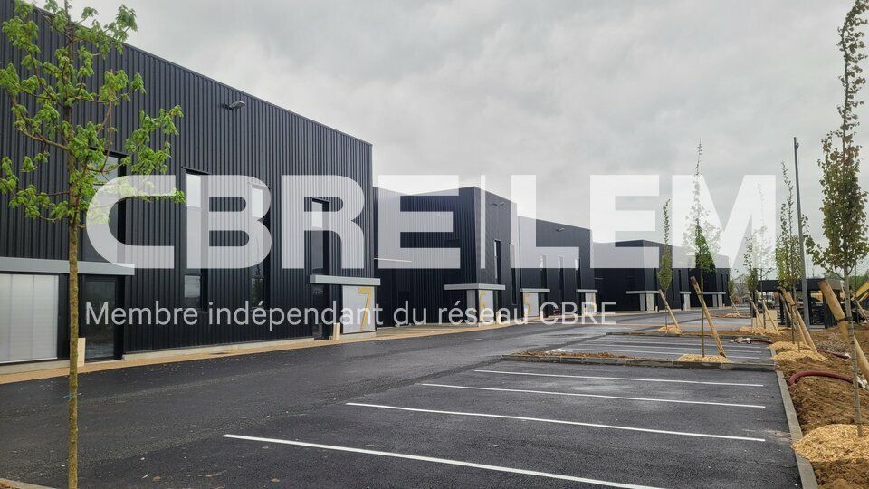 Location local d''activites 627.7 m² divisibles à partir de 307 m²