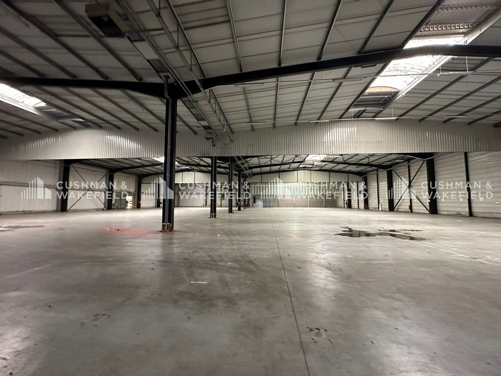 Location entrepôt 7122 m² non divisibles