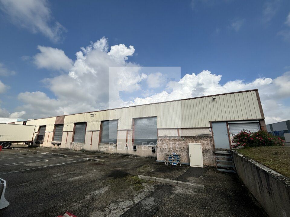 Location local d''activites 1298 m² non divisibles