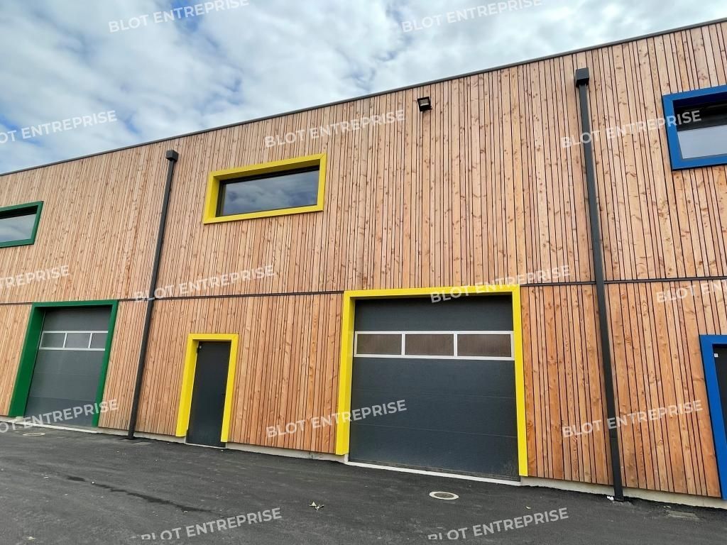 Location entrepôts 166 m² non divisibles