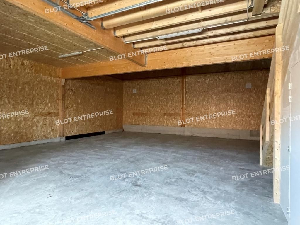 Location entrepôts 166 m² non divisibles