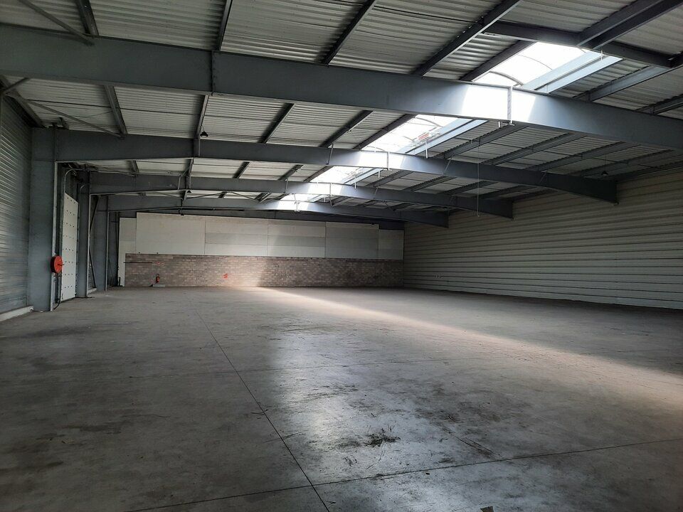 Location entrepot 3300 m² non divisibles