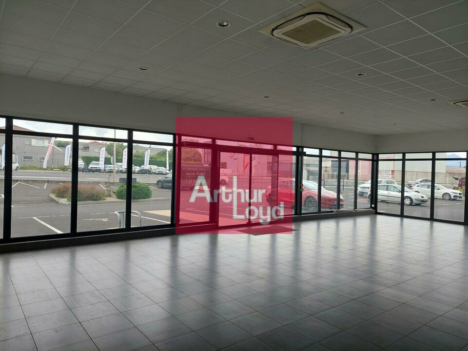 LOCAL COMMERCIAL 528 m² A LOUER LEMPDES AXE PASSANT
