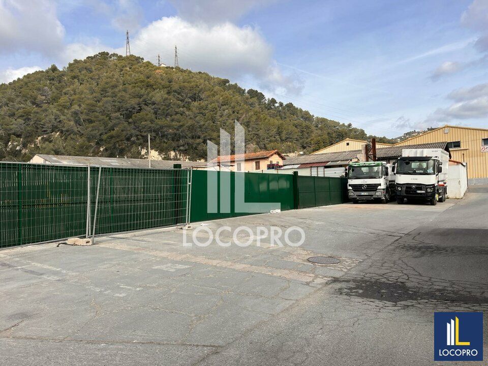 Location local d''activites 3269 m² non divisibles