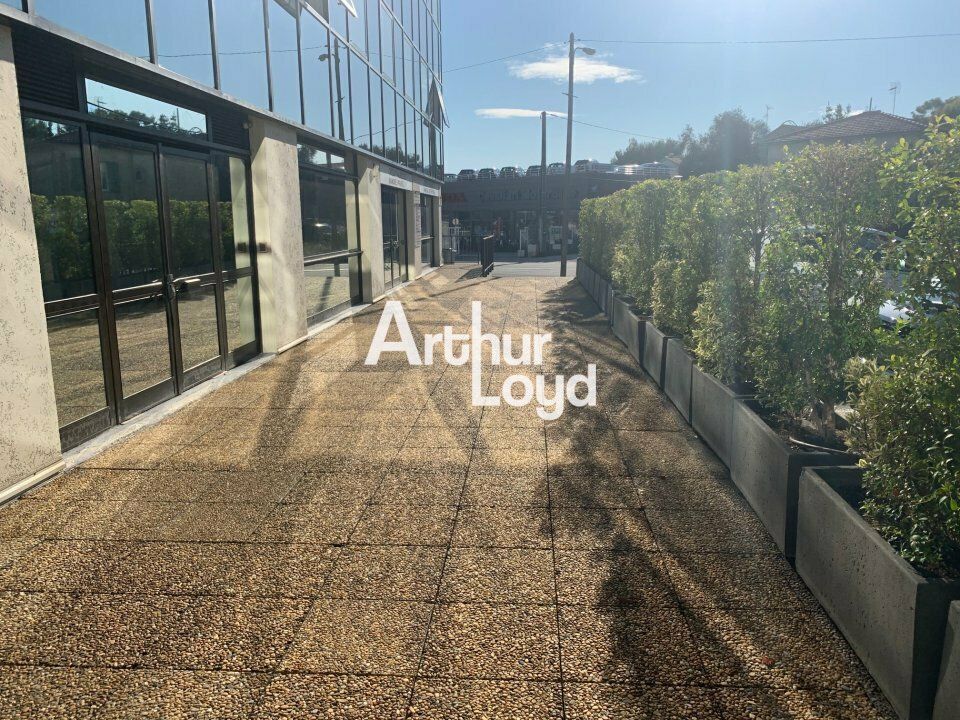 Bureaux rénovés 219 m² en R+2 à louer Mougins - Proximité Sophia Antipolis