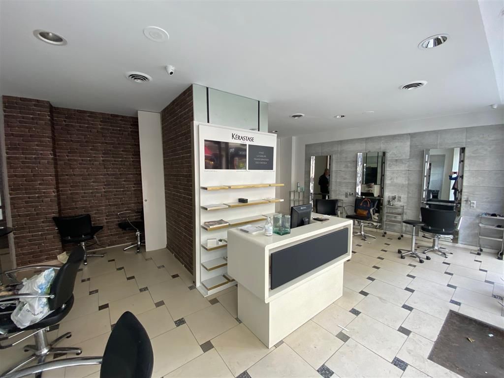 Location local commercial 81 m² non divisibles
