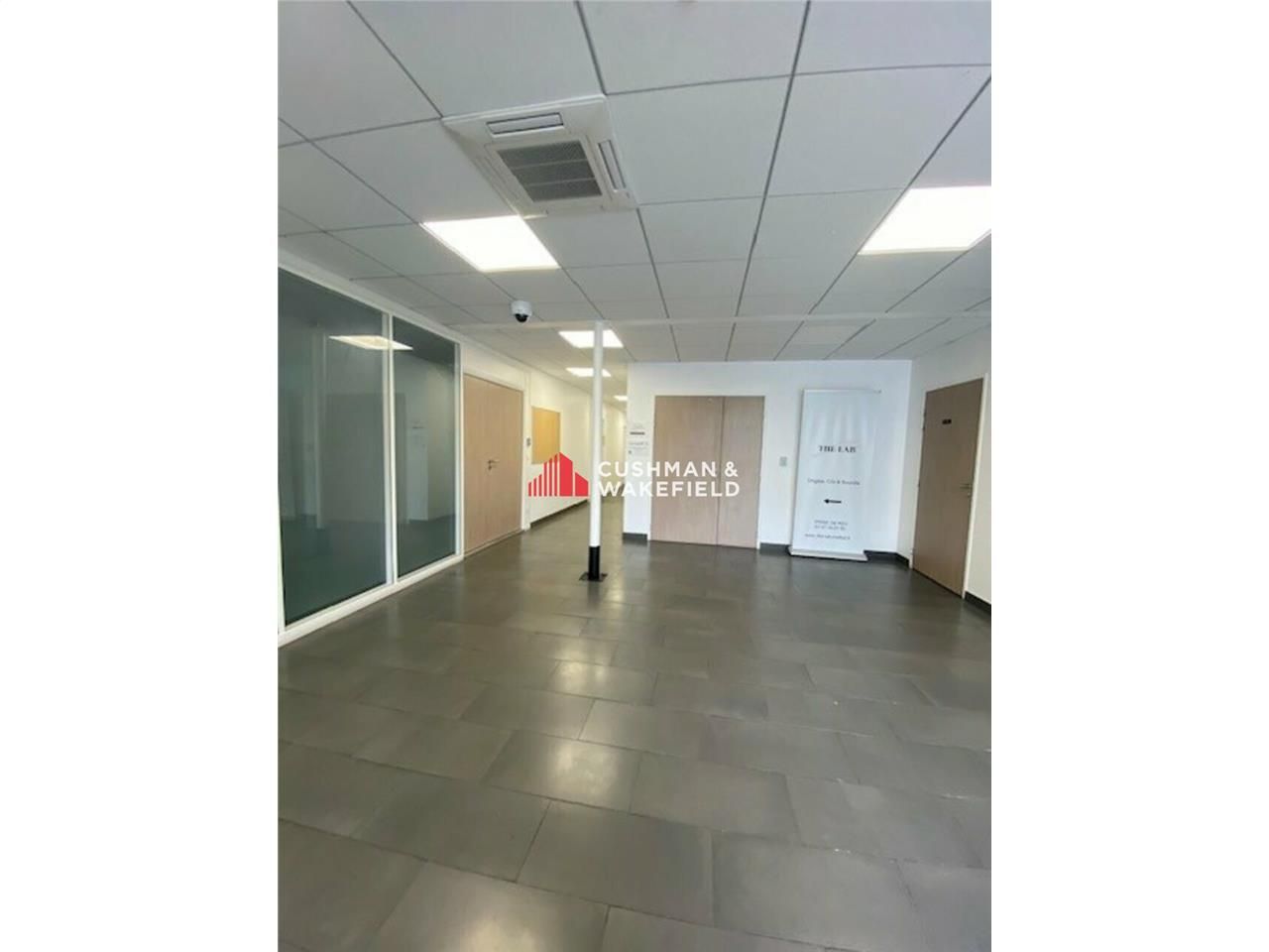 Location bureaux 299.97 m² non divisibles