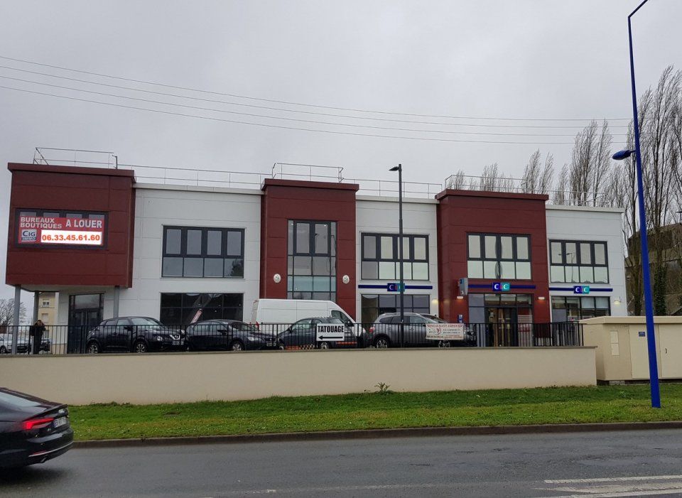 Location local d''activites 1300 m² divisibles à partir de 80 m²