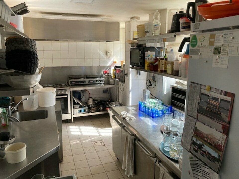 MONTLOUIS SUR LOIRE - RESTAURANT A LOUER -