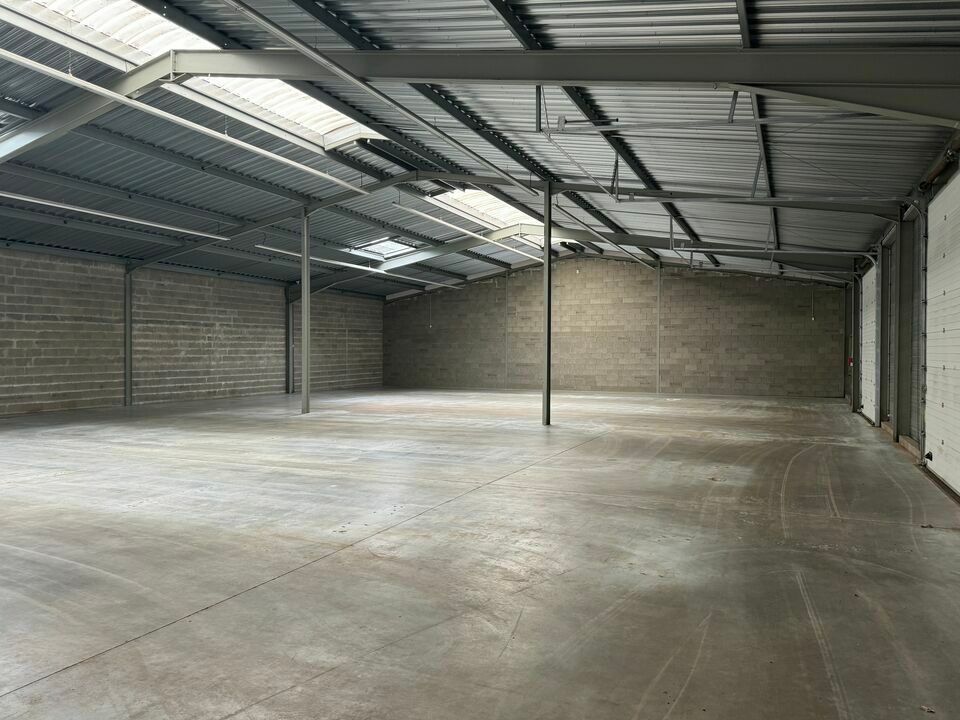 Location local d''activites 1320 m² non divisibles
