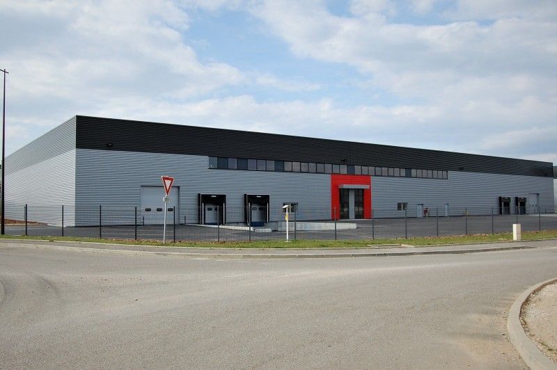 Location local 2809 m² à Dagneux