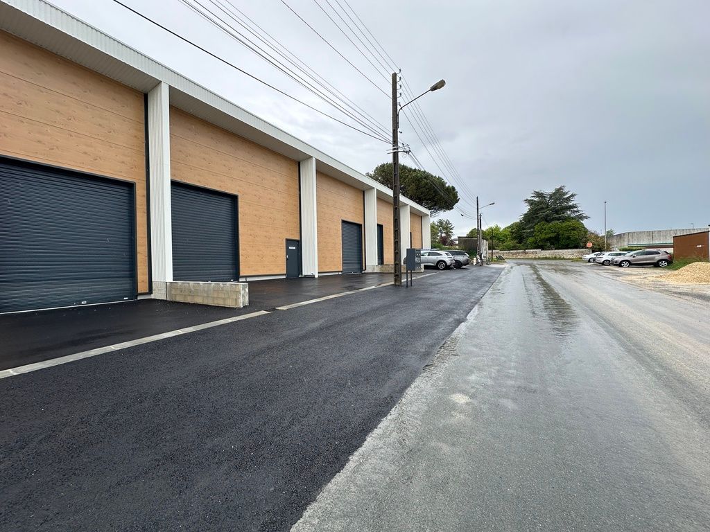 Location local 118 m² à SOYAUX