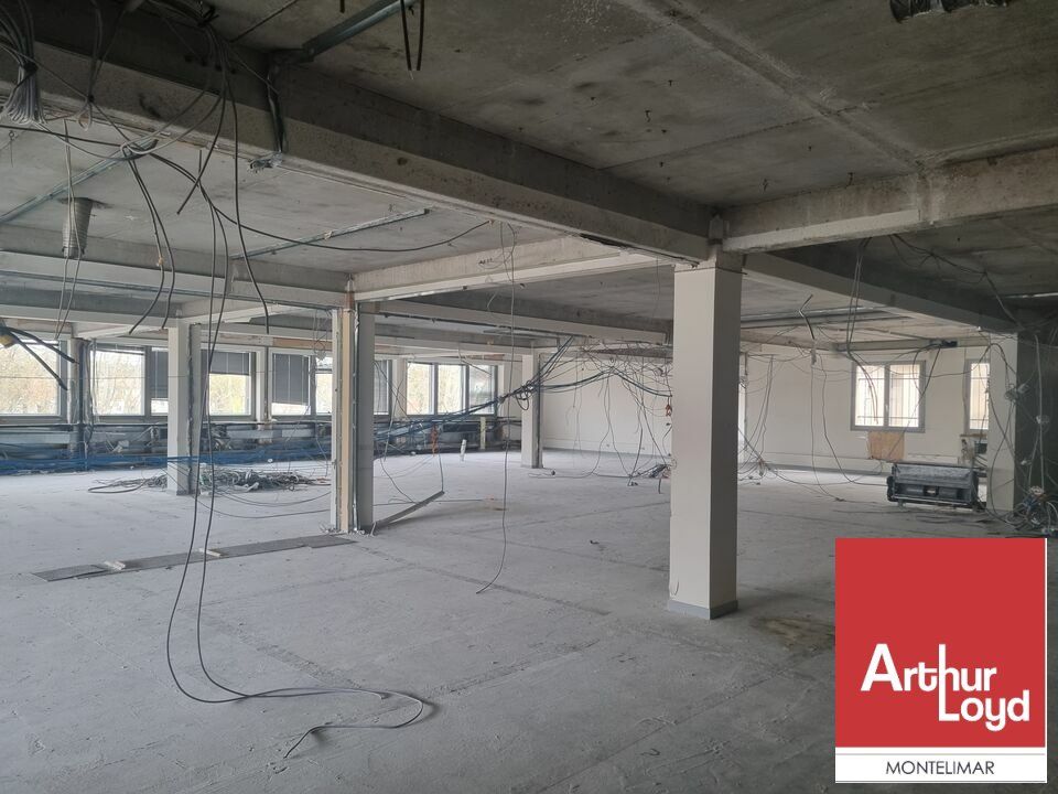 MONTELIMAR - CENTRE VILLE - A VENDRE PLATEAUX DE BUREAUX A L'ÉTAGE DE 980 M2 DIVISIBLES