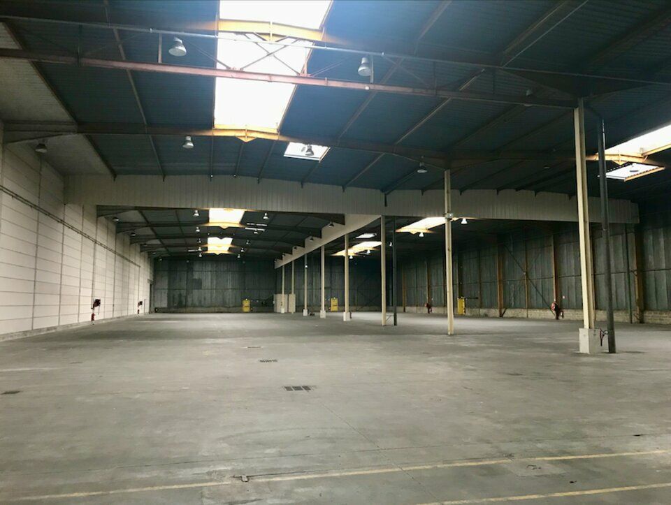 Location local d''activites 2729 m² non divisibles