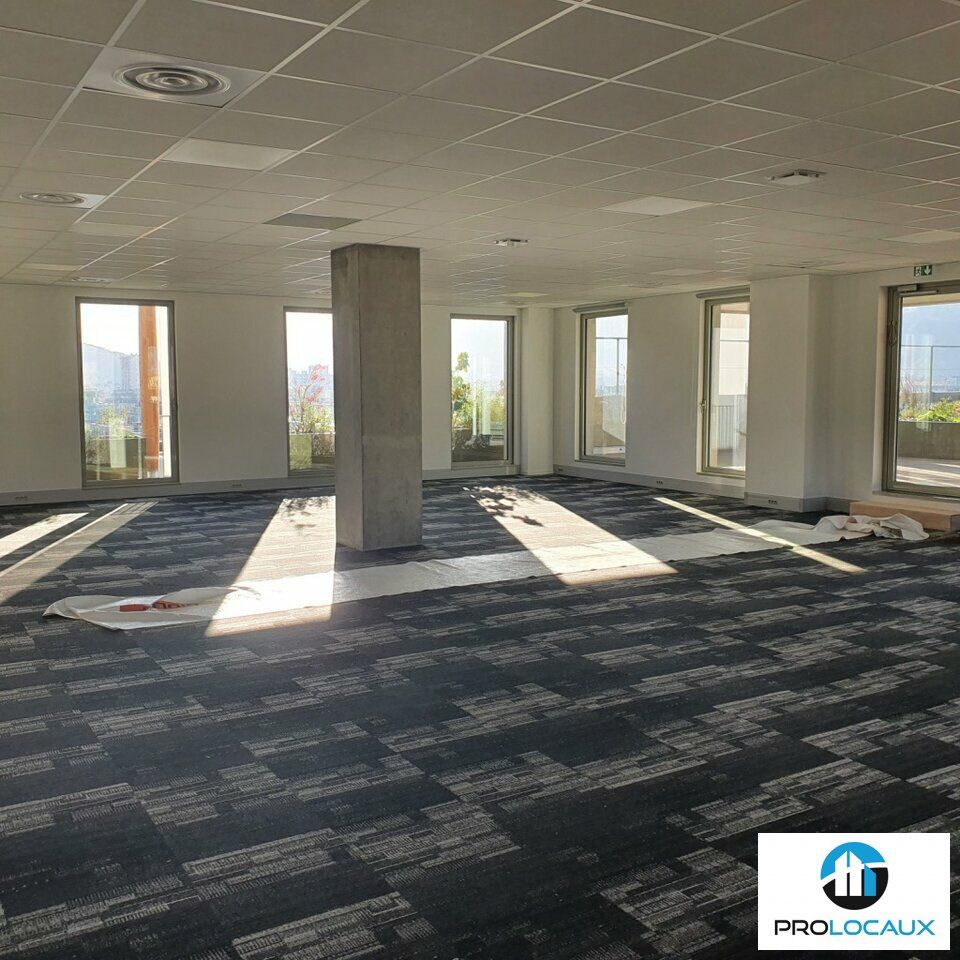 Location bureaux 374 m² divisibles à partir de 170 m²