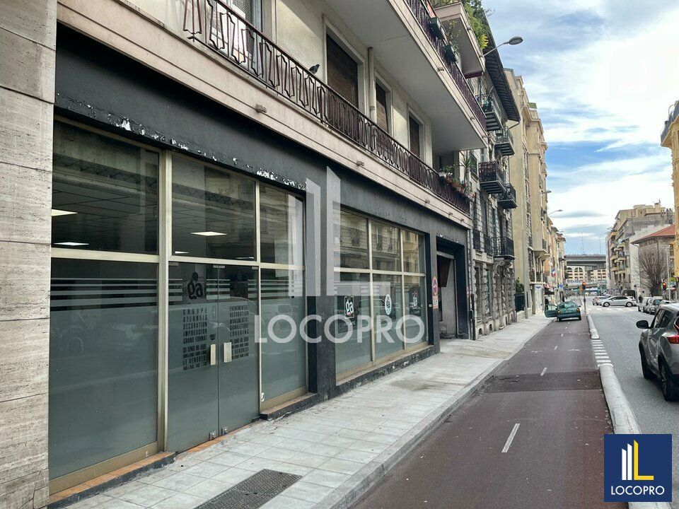 Location local commercial 1790 m² non divisibles