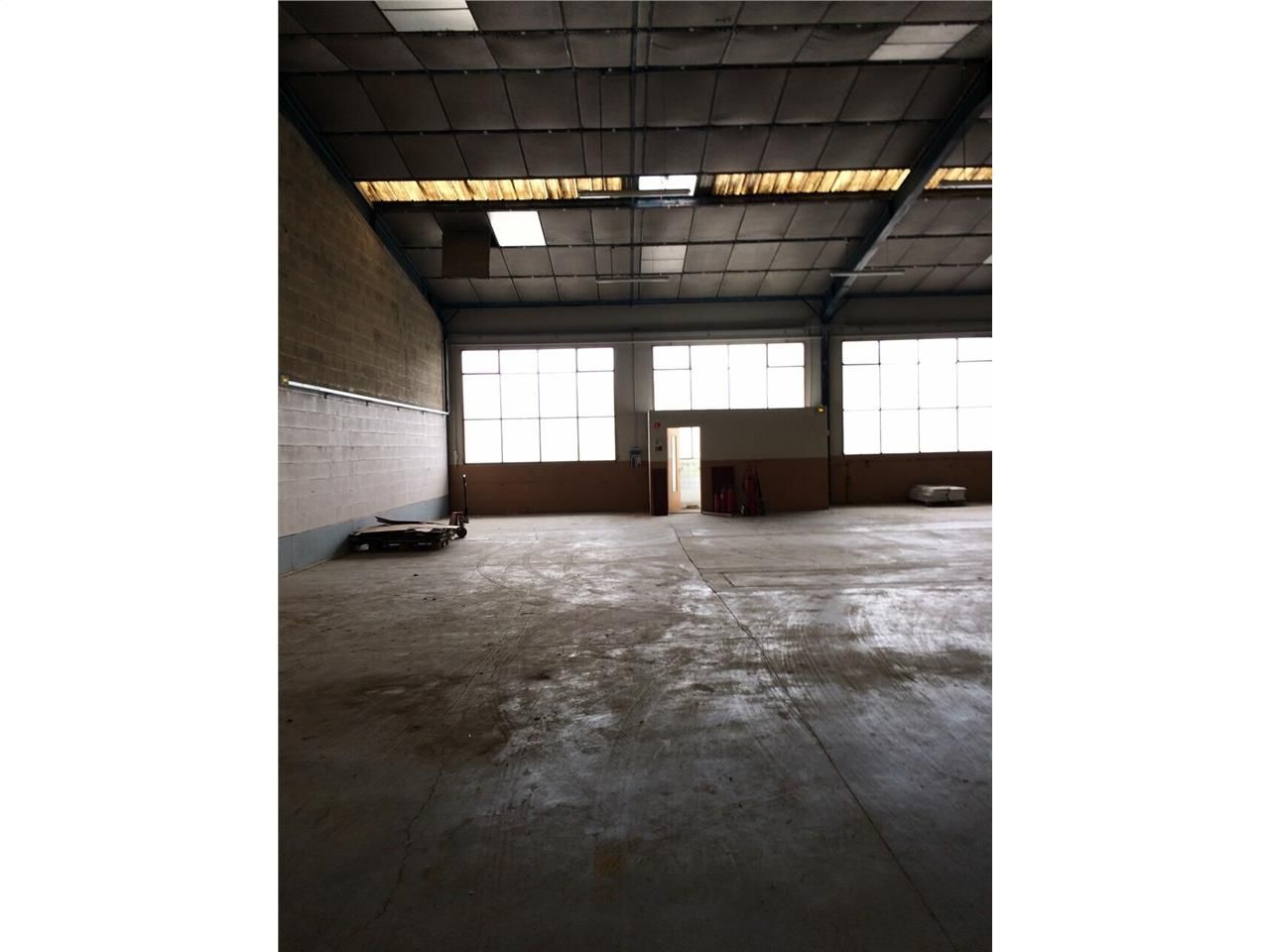 Location local d''activites 669 m² non divisibles