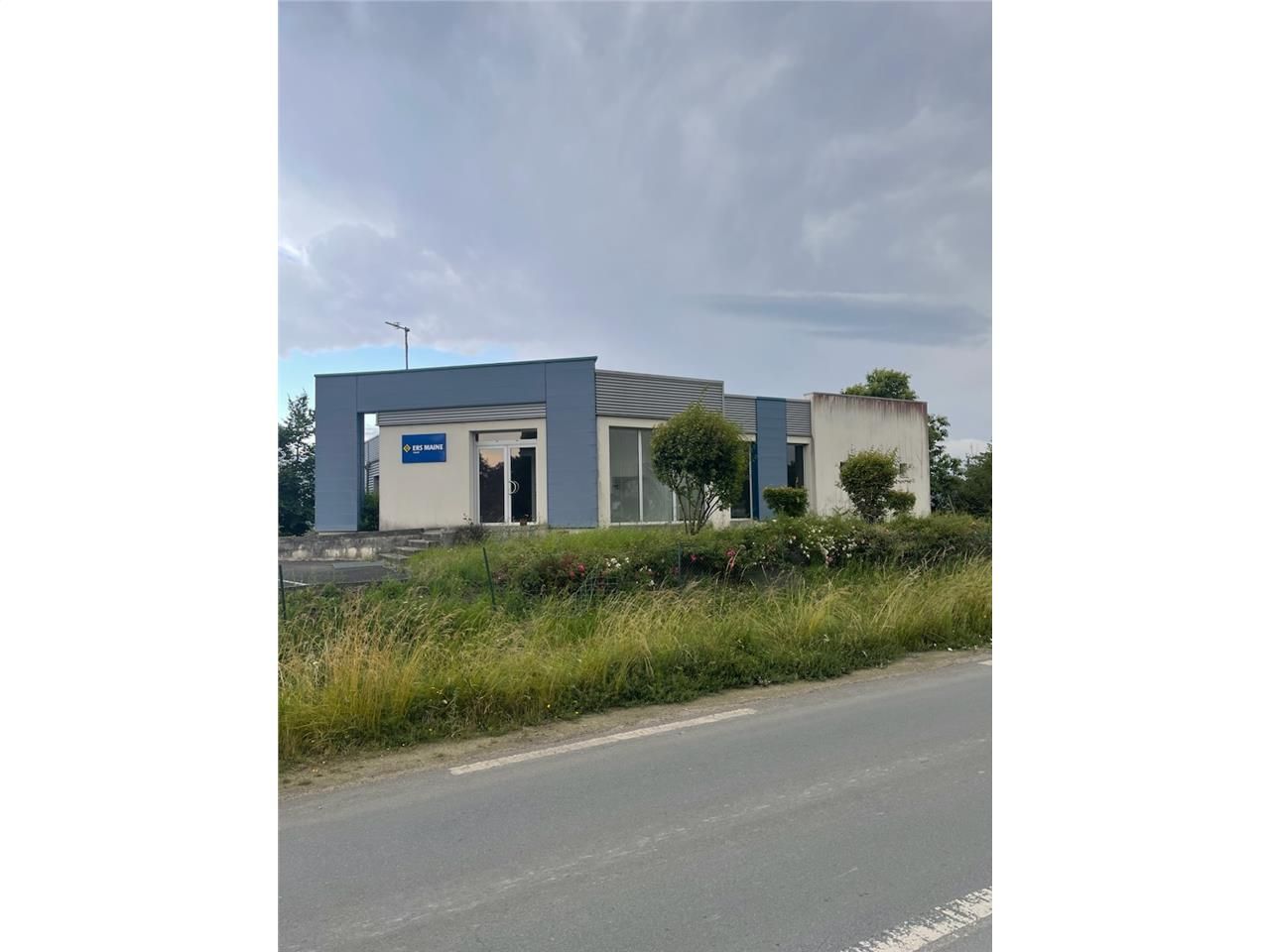 900 m² dispo à Changé